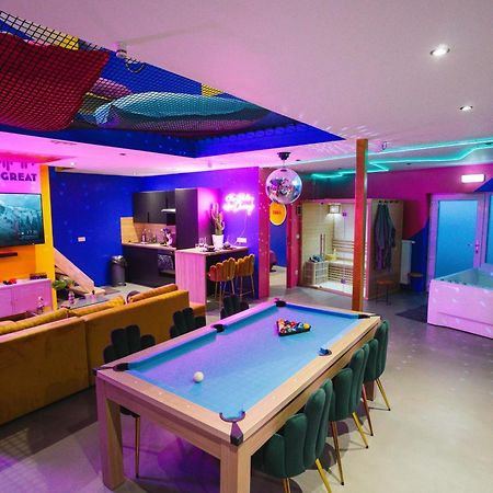 Capsule Boogie-Woogie - Jacuzzi - Sauna - Billard - Jeux - Ecran Geant - Filet Suspendu - Netflix La Louvière المظهر الخارجي الصورة