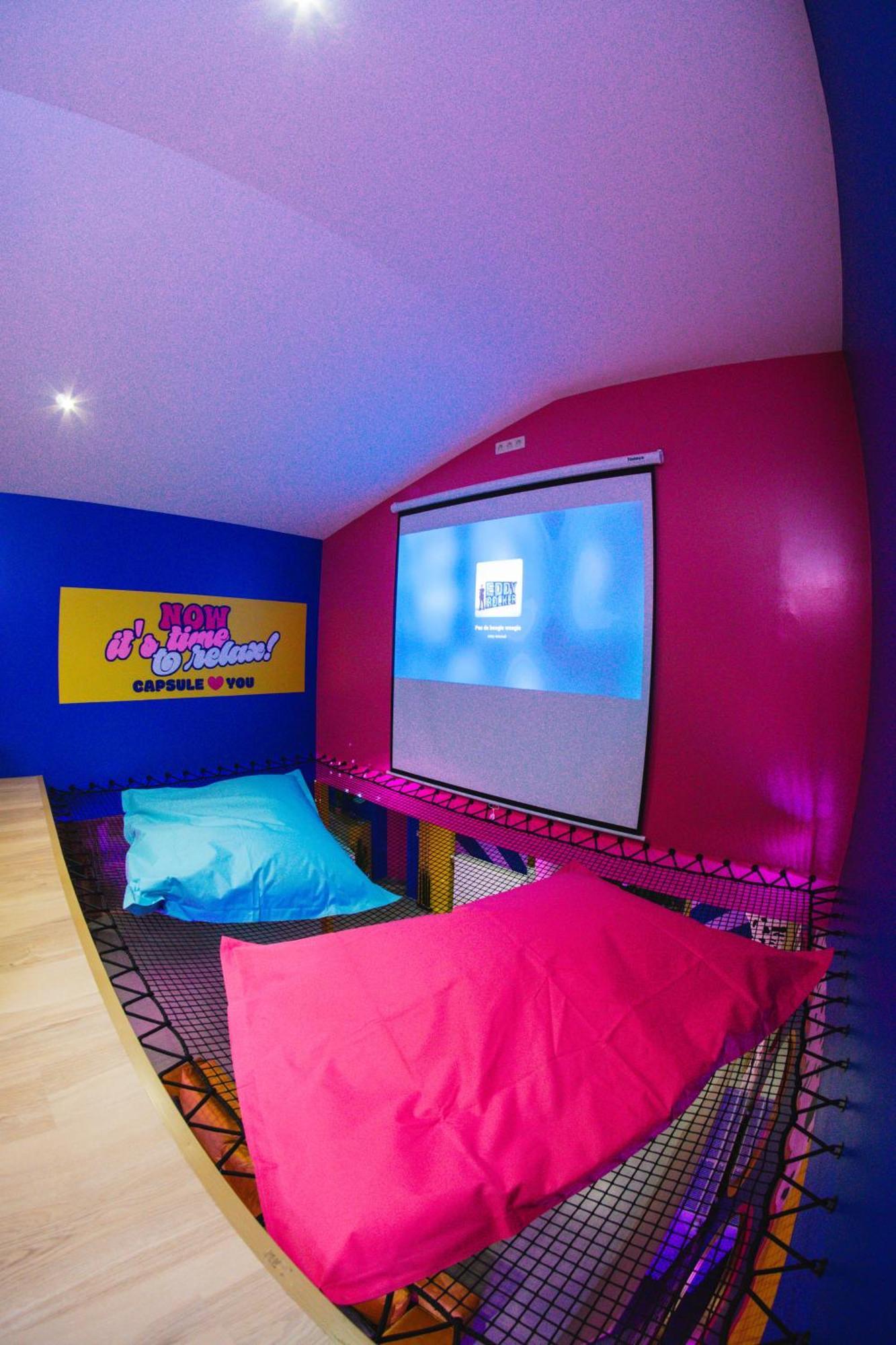 Capsule Boogie-Woogie - Jacuzzi - Sauna - Billard - Jeux - Ecran Geant - Filet Suspendu - Netflix La Louvière المظهر الخارجي الصورة
