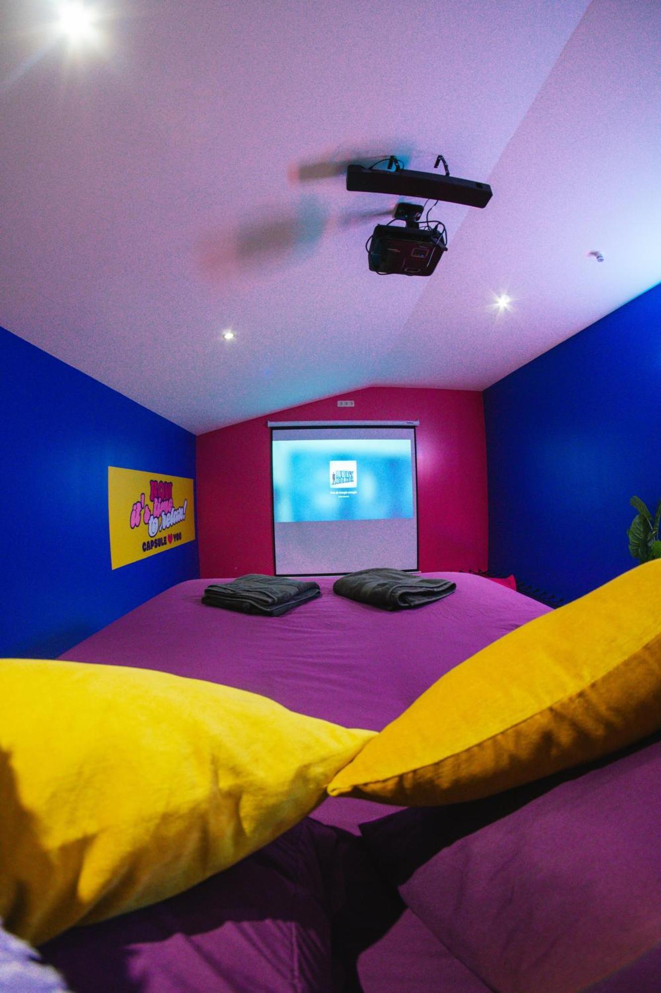 Capsule Boogie-Woogie - Jacuzzi - Sauna - Billard - Jeux - Ecran Geant - Filet Suspendu - Netflix La Louvière المظهر الخارجي الصورة