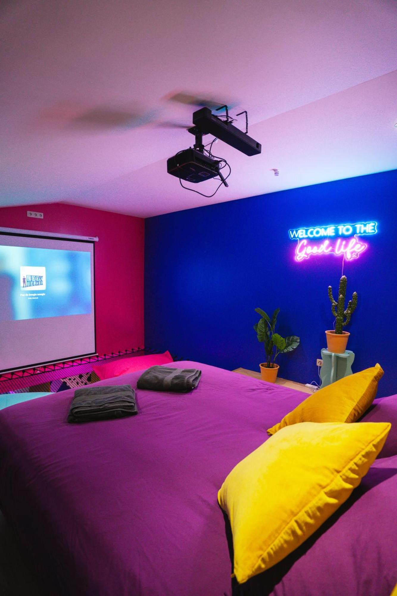Capsule Boogie-Woogie - Jacuzzi - Sauna - Billard - Jeux - Ecran Geant - Filet Suspendu - Netflix La Louvière المظهر الخارجي الصورة