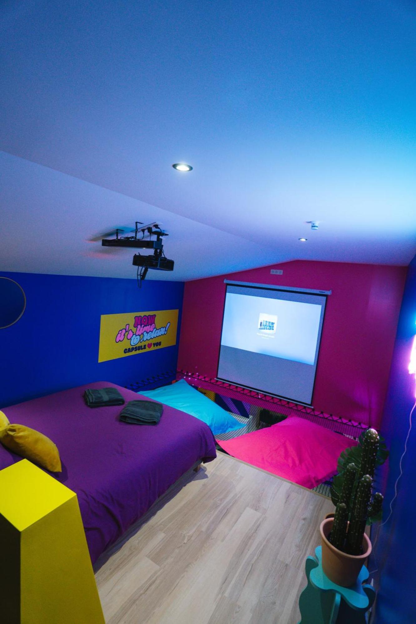 Capsule Boogie-Woogie - Jacuzzi - Sauna - Billard - Jeux - Ecran Geant - Filet Suspendu - Netflix La Louvière المظهر الخارجي الصورة