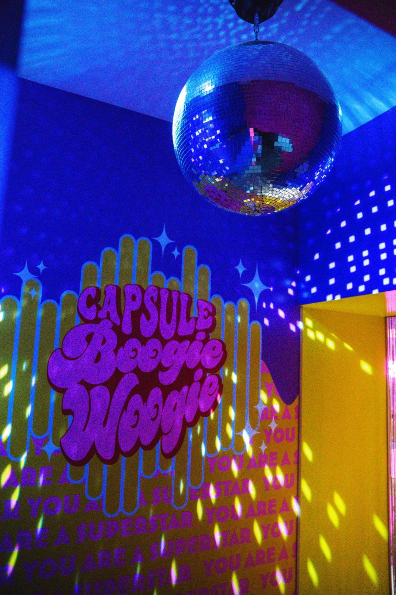 Capsule Boogie-Woogie - Jacuzzi - Sauna - Billard - Jeux - Ecran Geant - Filet Suspendu - Netflix La Louvière المظهر الخارجي الصورة