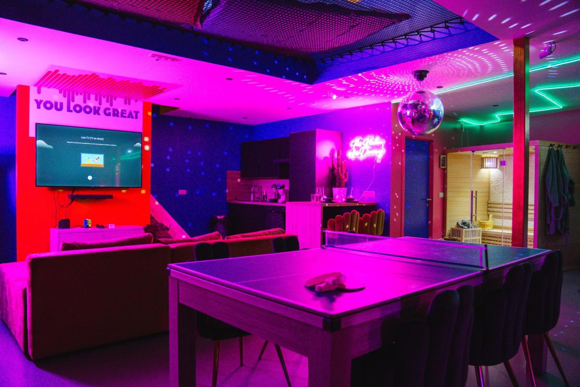Capsule Boogie-Woogie - Jacuzzi - Sauna - Billard - Jeux - Ecran Geant - Filet Suspendu - Netflix La Louvière المظهر الخارجي الصورة