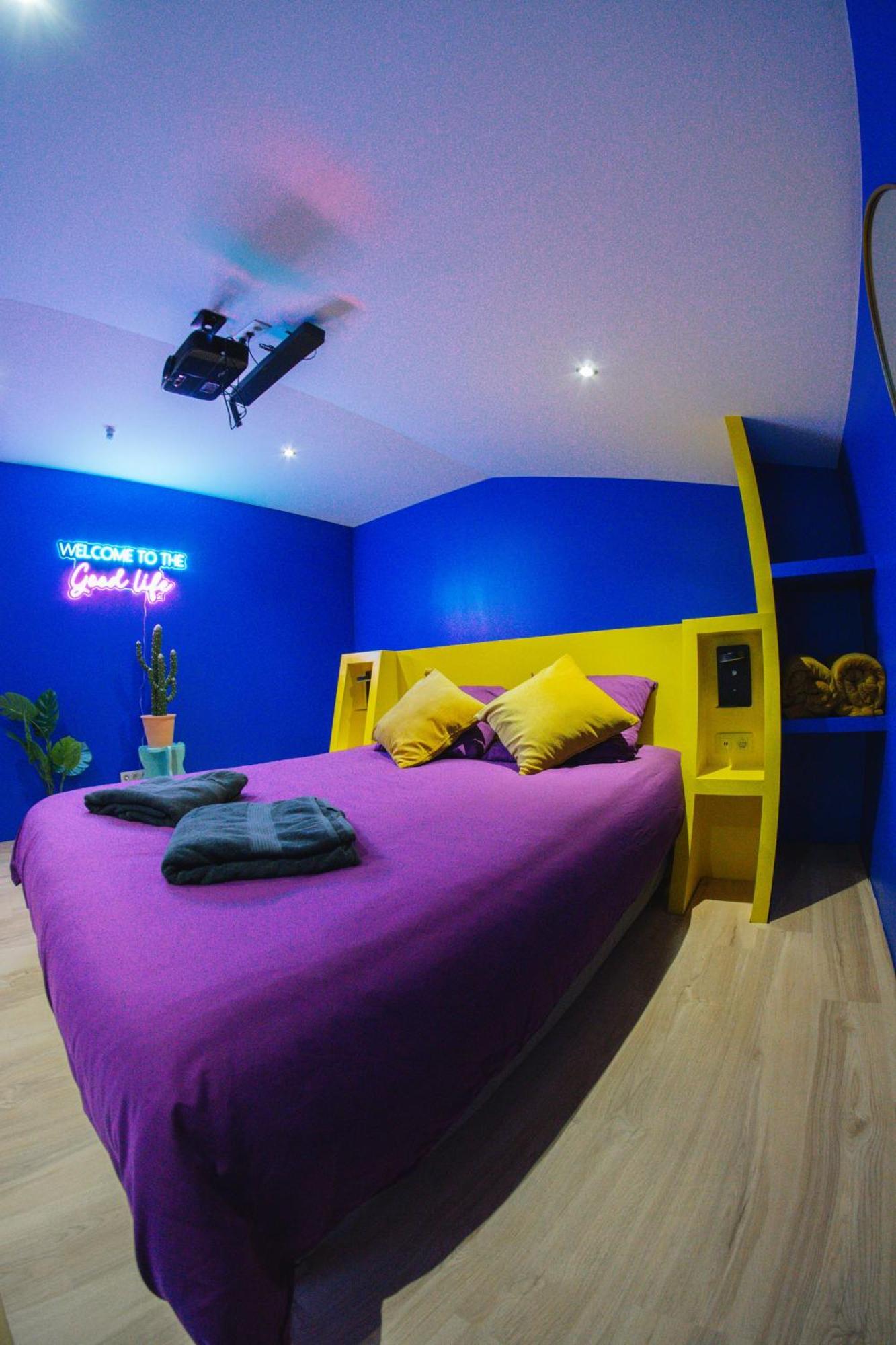 Capsule Boogie-Woogie - Jacuzzi - Sauna - Billard - Jeux - Ecran Geant - Filet Suspendu - Netflix La Louvière المظهر الخارجي الصورة