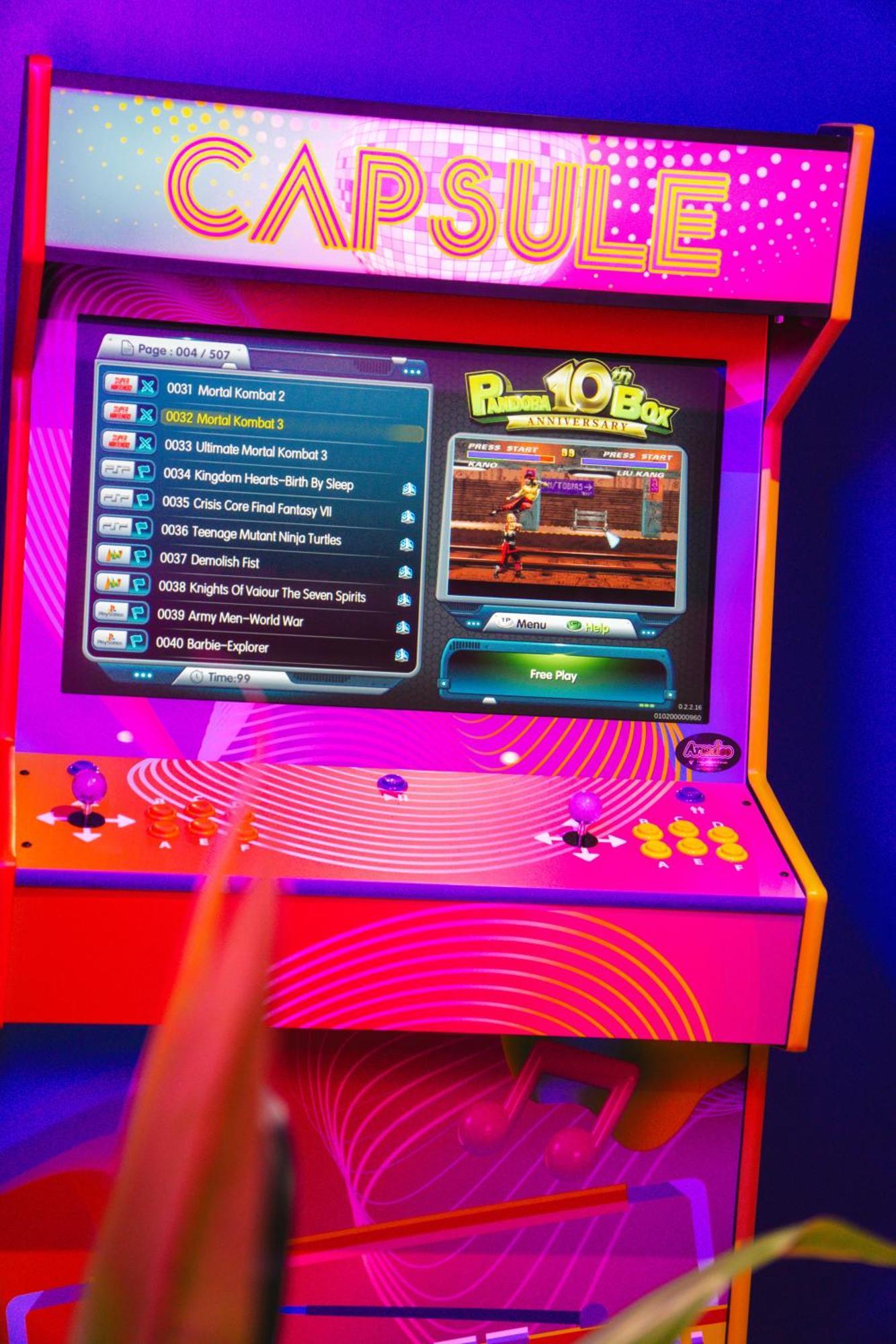 Capsule Boogie-Woogie - Jacuzzi - Sauna - Billard - Jeux - Ecran Geant - Filet Suspendu - Netflix La Louvière المظهر الخارجي الصورة